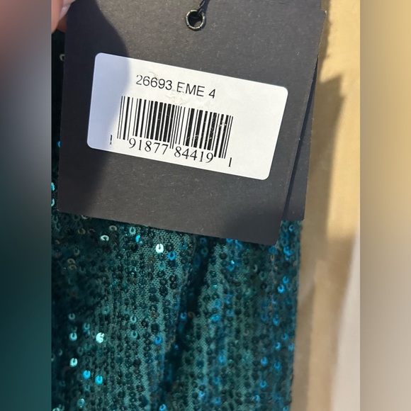 Mac Duggal 26693 NWT Sequined Low Back Bow Shoulder Gown - Picture 5 of 5